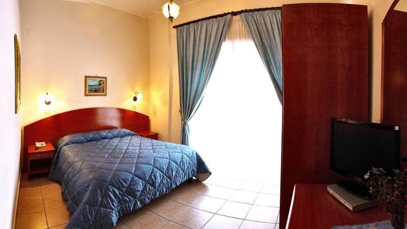 Hotel Mediterraneo เชฟาลู ภายนอก รูปภาพ
