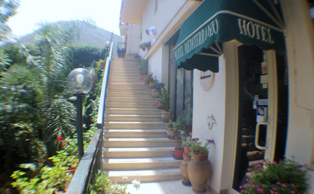 Hotel Mediterraneo เชฟาลู ภายนอก รูปภาพ