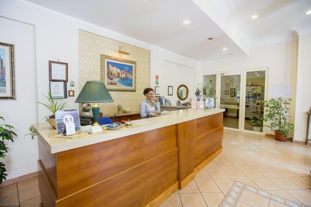 Hotel Mediterraneo เชฟาลู ภายนอก รูปภาพ
