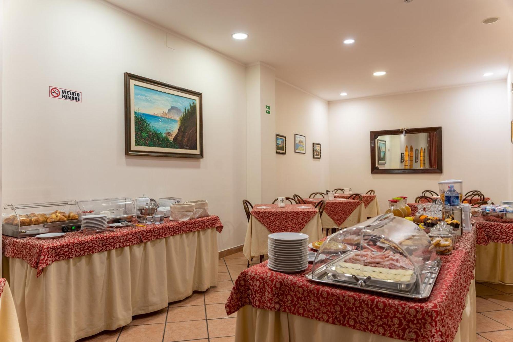 Hotel Mediterraneo เชฟาลู ภายนอก รูปภาพ