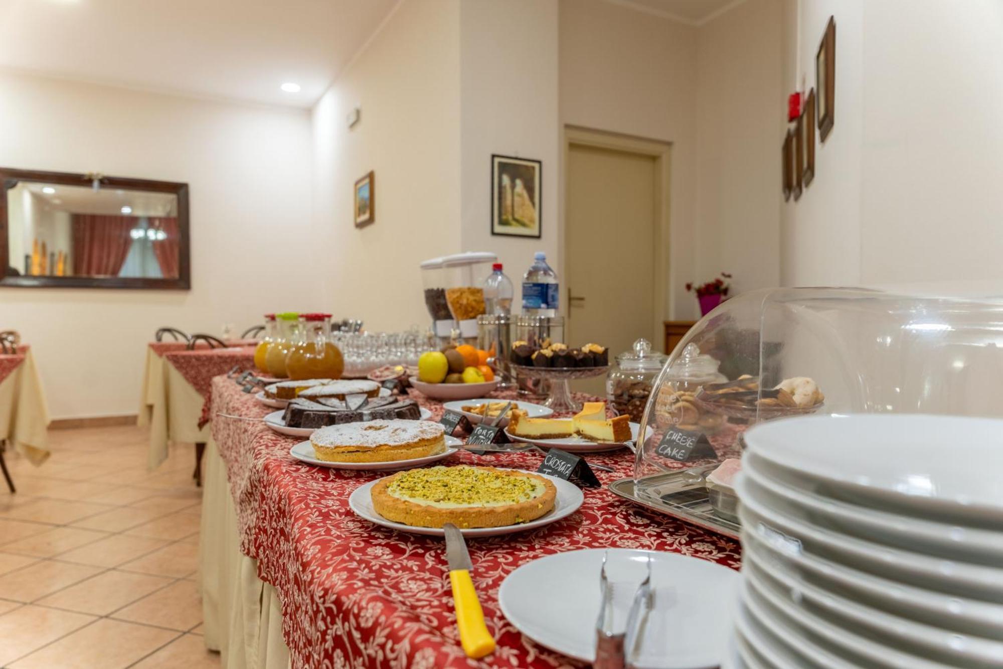 Hotel Mediterraneo เชฟาลู ภายนอก รูปภาพ