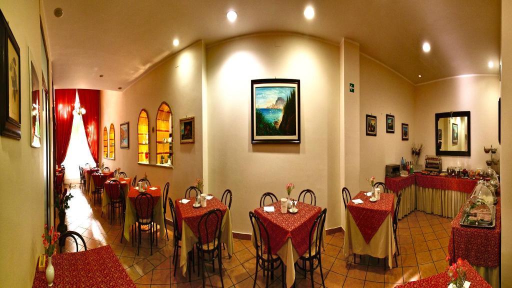 Hotel Mediterraneo เชฟาลู ภายนอก รูปภาพ
