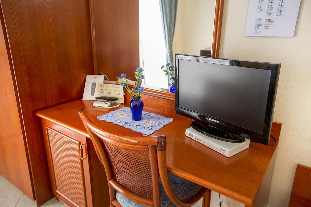 Hotel Mediterraneo เชฟาลู ภายนอก รูปภาพ