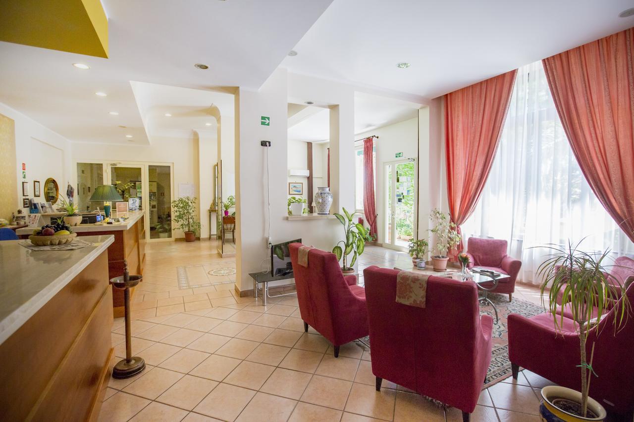 Hotel Mediterraneo เชฟาลู ภายนอก รูปภาพ