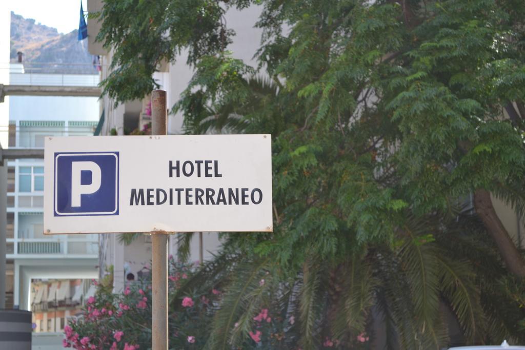 Hotel Mediterraneo เชฟาลู ภายนอก รูปภาพ